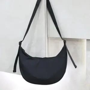 반달모양 심플 숄더백 크로스백 레프트필드 1192 반달모양 반달크로스 반달숄더백