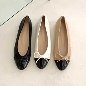 여성 데일리 심플 투톤 배색 리본 플랫슈즈 단화