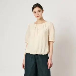 [BCBG] 엠보 하프 슬리브 블라우스 B4M5B441