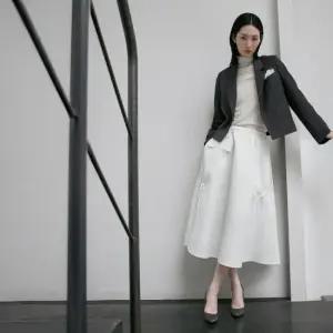 르네크루 25FW 패널 플레어 볼륨 스커트 [런칭 가격 99,900원]