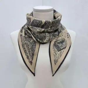 [애슬릿]쁘띠 스카프 여성 가을 겨울 마름모 블랙 미니 목