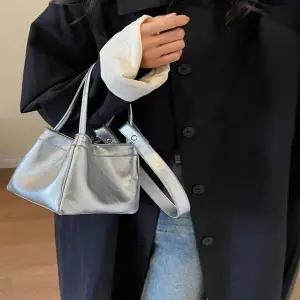 [하프클럽/]실버 블랙 레드 미니백 복조리백 크로스백 유광숄더백