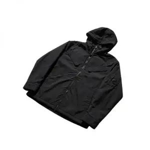 [CP컴퍼니] 씨피 컴퍼니 크롬 R 후드 렌즈 자켓 TOTAL ECLIPSE DOM 150740138