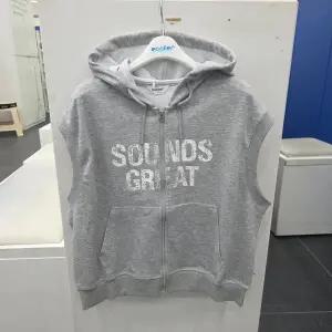 [에꼴리에] 루즈핏크랙레터후드조끼 26B0132_SC