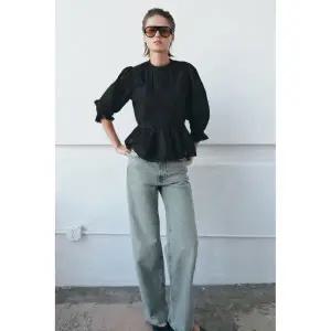 [국내배송] 자라 ZARA ZW 컬렉션 자수 셔츠 - 블랙 956527