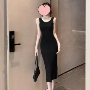 여자 슬림핏 민소매 백트임 니트 롱 원피스