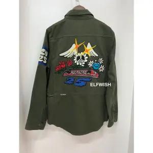 한정판 여성용 밀리터리 재킷 꽃무늬 장미 자수 등 25 주년 기념 드로스트링 허리 앞 가슴 포켓 긴팔 여성