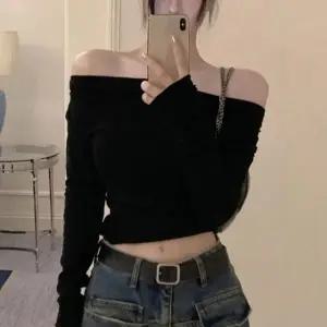 긴팔 심플 오프숄더 티셔츠