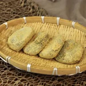 콩가루를 입혀 고소달콤한 누른쑥 콩떡(24개입)1.2kg*4개