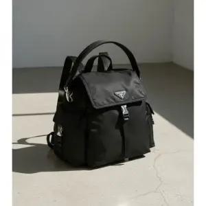 MUST IT_ 26SS 익스플로어 리나일론 및 가죽 백팩 2VZ118 2DW3 F0002)