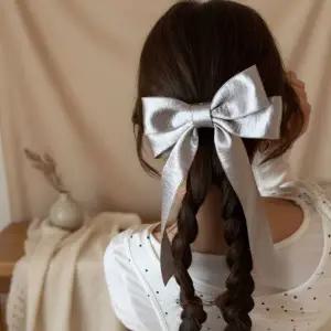 [하프클럽/]여성 쉬머 새틴 긴리본 반묶음 집게핀