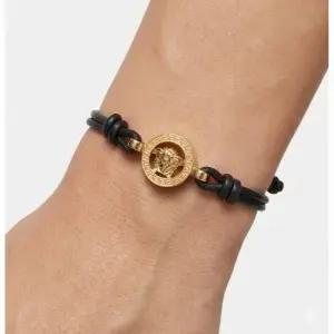 MUST IT_ 26SS Medusa 95 Leather Bracelet 1019668 1A00637 1B00V) 메두사 가죽 팔찌)