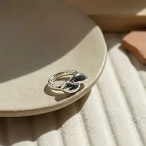 [하프클럽/]여성 감성 데일리 심플 꼬임 반지