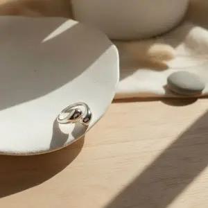 [하프클럽/]여성용 세련된 물방울 오픈 실버 반지