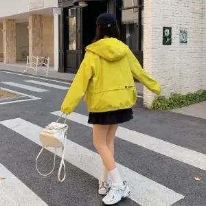 무천도사 캐주얼 가을 여성 여사친 트렌치코트 슬림핏 후드 바람막이 쇼트 잠바 코트 KKE3