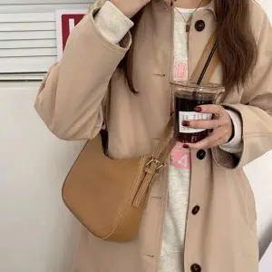 하프 AWE114H6 레더 크로스백 브라운 가죽 숄더백 가죽가방 여