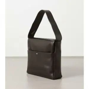 MUST IT_아워레가시 26SS GRANDE SAVANT BAG Deep Americano Leather A2268GSD) 그란데 사방 백)