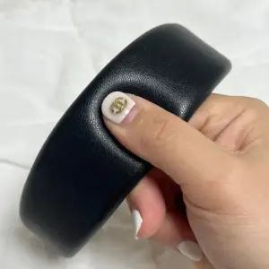 가죽머리띠 두꺼운 블랙 볼륨머리띠 넓은헤어밴드 볼륨머리띠 넓은헤어밴드