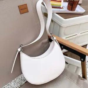 여자 직장인 여름 출 퇴근 가방 핸드 숄더 백 코디