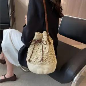 끈조절여밈 크로스 숄더 버킷 데일리 라탄 복조리가방