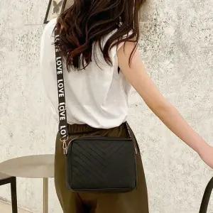 레터링 스트랩 스티치 태슬장식 크로스백 인조가죽 스트랩크로스백 30대크로스백