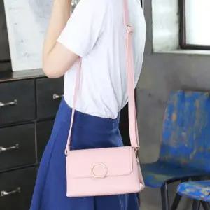 핑크 미니 크로스백 여친룩 데이트 패션 코디 미니백 여성숄더백 여성가방크로스백