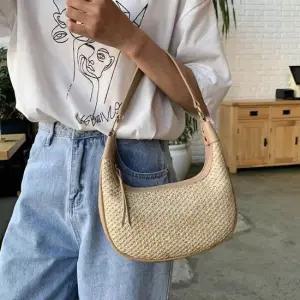 여성 라탄 반달 숄더백 2컬러 1P 밀짚 가방 데일리백 라탄가방 라탄숄더백 밀짚가방