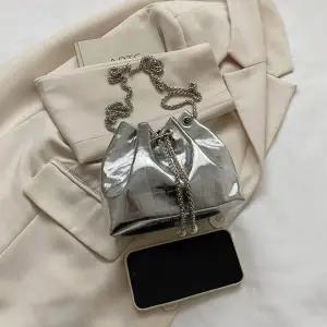 3컬러 포인트 크로스백 미니 체인백 메탈릭 복조리백