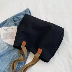 유행 캐주얼 쇼퍼백 패션 캔버스 손가방 검정 가방 여성데일리백 여자20대숄더백