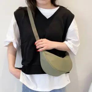 스트릿 패션 귀여운 반달 힙쌕 크로스백 슬링백 가방 허리가방 미니힙색 가죽힙색