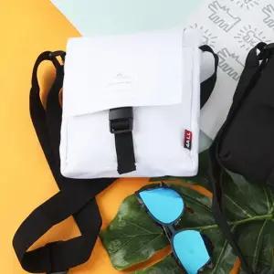 화이트- 일상 활용도 높은 크로스 남녀 공용 가방 크로스 옆으로매는 클러치 이쁜백