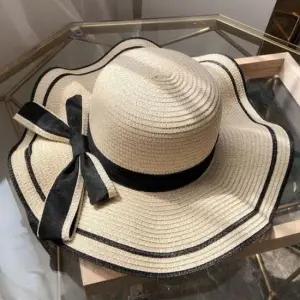 플로아 리본 비치모자 베이지 밀짚모자
