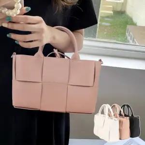 여성 심플 스뭬어 위빙 포인트 미니 미디 토트백 가방 여성토트백 미니손가방
