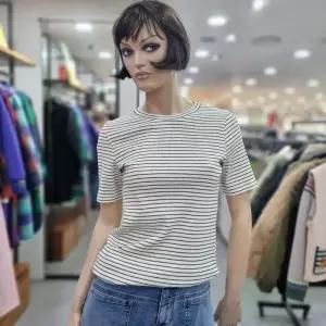 베네통/애플아울렛/비비 골지 스트라이프 슬림 티셔츠/BATS18411