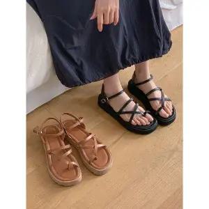 [하프클럽/]버클 스트랩 여성 쪼리샌들 3cm