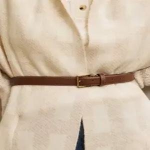 닥스 액세서리 26SS [여성벨트]브라운 소가죽 골드 버클 비조 여성벨트 DBBE6E755W3