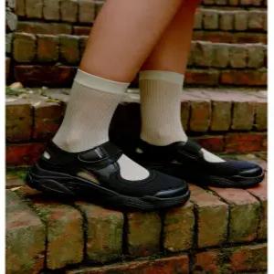 질스튜어트 뉴욕 액세서리 블랙 메리제인 스트랩 스니커즈 샌들 JASO5E130BK