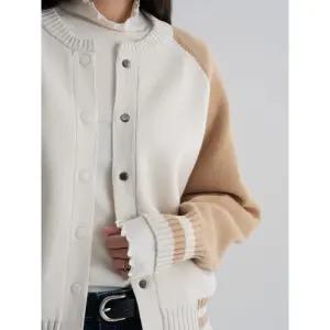 [에잇세컨즈] 배색 니트 아우터 - 아이보리 (35615ACM20)