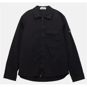 [스톤아일랜드] 스톤 아일랜드 가슴 포켓 스냅버튼 디테일 153339209