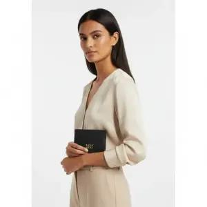 신상 스틸 로고 여성 지갑 A7303 099