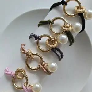 여자 일상룩 진주 스페이스룩 필수 헤어밴드