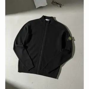 스톤아일랜드 오가닉 코튼 지퍼 집업 가디건 5100061 V0020