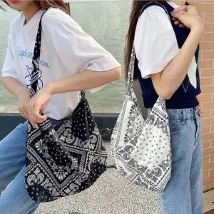 반다나 페이즐리 넉넉한 사이즈 다용도 크로스 숄더백