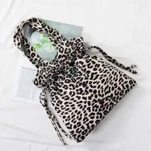 호피 무늬 버킷 숄더백 레오파드 에코백 가벼운 가방