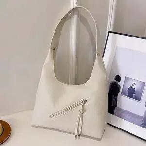 여성 가방 무광 레더백 사선 지퍼 기본 숄더백