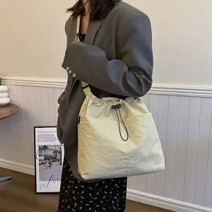 데일리 패브릭 버킷백 스트링 숄더백 M13146