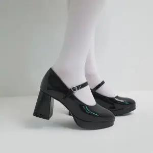 [솔트앤초콜릿] [빌리 츠키 착용] 라운드 토 메리제인 블록 힐 펌프스 412211009 (7cm/3colors)