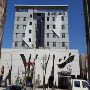 리버 호텔(River Hotel)