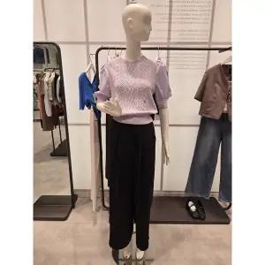 [ZOOC](타임스퀘어점패션관)소매 배색 퍼프 슬리브 니트 (Z252KSK311)