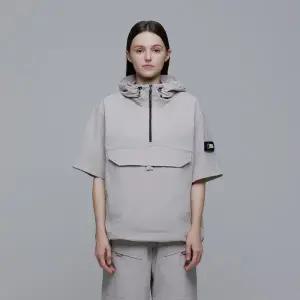 [내셔널지오그래픽] N242UFT941 데일리 경량 우븐 스트레치 반팔 아노락 MOURNING BEIGE